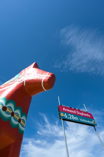 You can see the largest dalarhäst of the world photographed from below against the blue sky.
