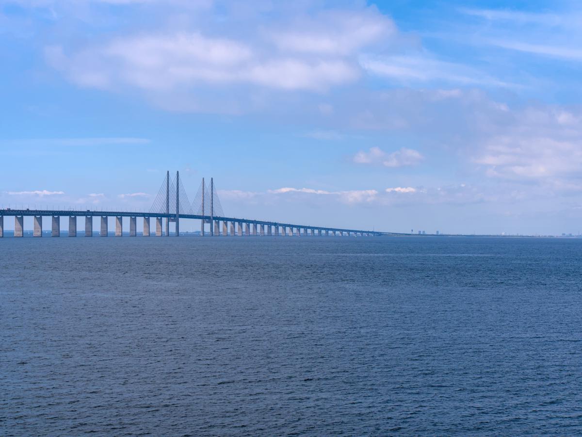 Bild des Öresunds und der berühmten Öresundsbron zwischen Malmö (Schweden) und Kopenhagen (Dänemark).